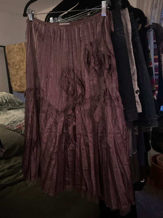Pleated pink skirt with rosettes