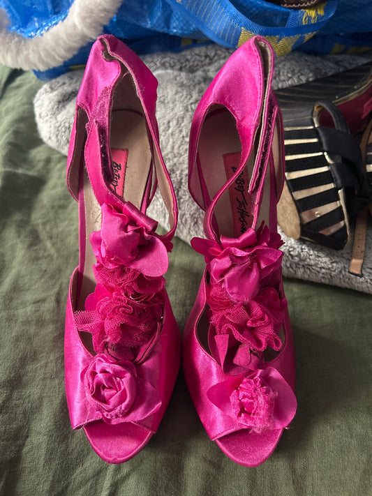 Betsey Johnson hot pink shoe JM 285