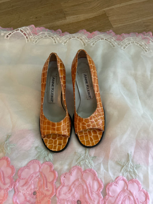Giraffe peep toe heels