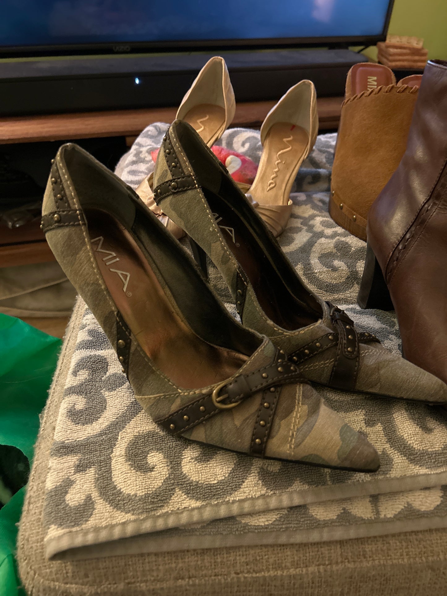 Street rat mia camo point heel sz 8