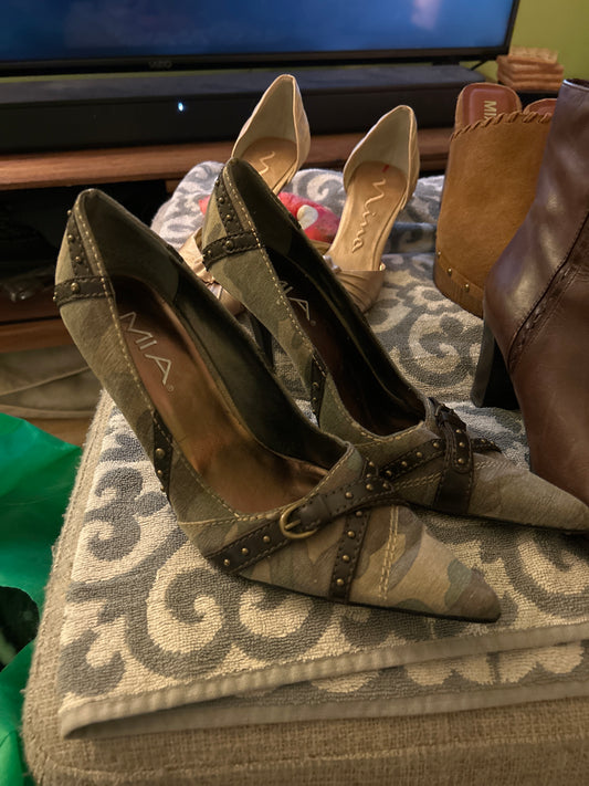 Street rat mia camo point heel sz 8