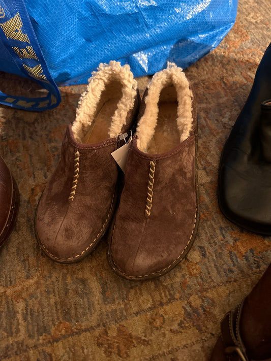 UGG bettey brown suede loafers sz 6