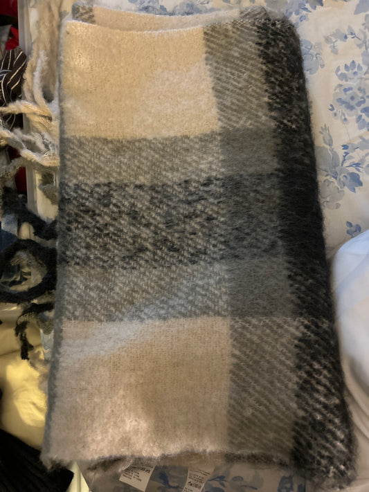 Gray/black/white scarf