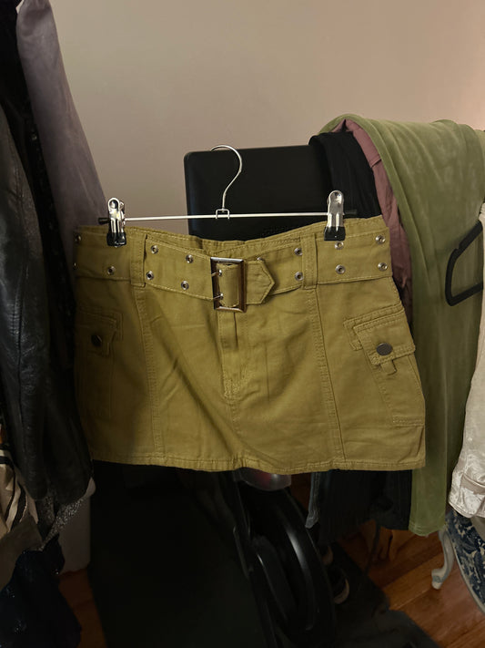 Khaki mini skirt with belt