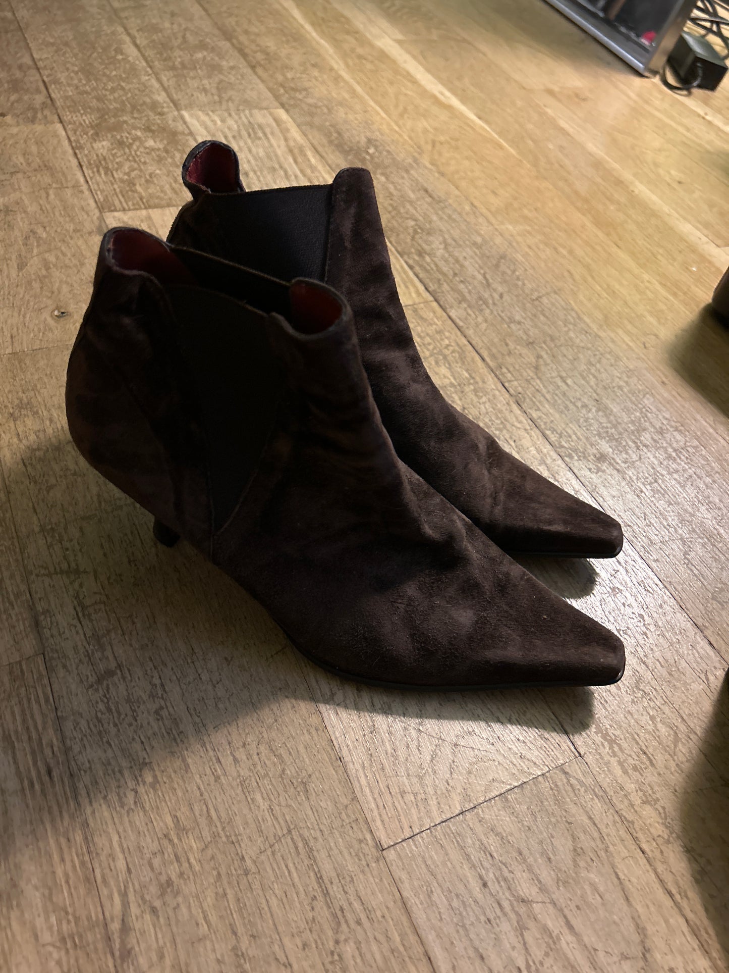 STREET RAT - brown suede pointed toe