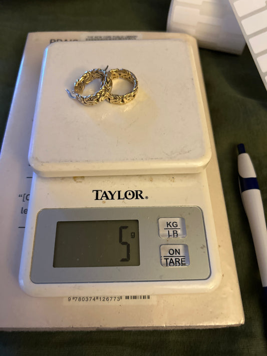 Gold tone rope hoop earrings 015071