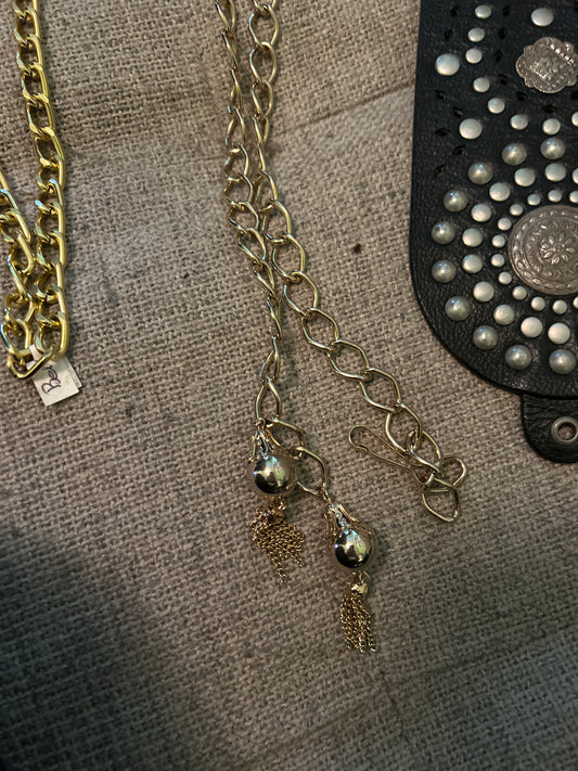 Chain belt with tassels
