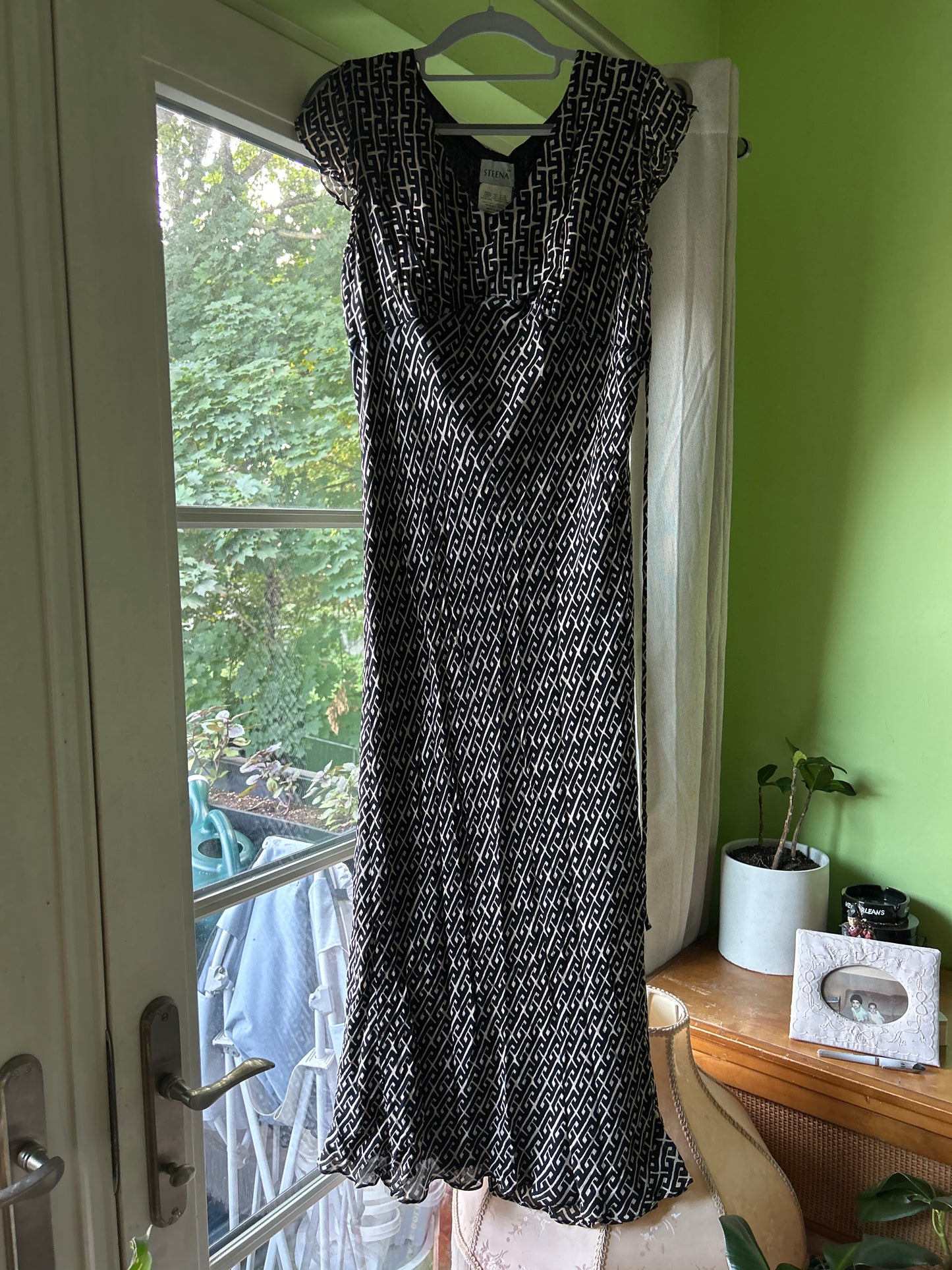 steena summer dress in black/tan