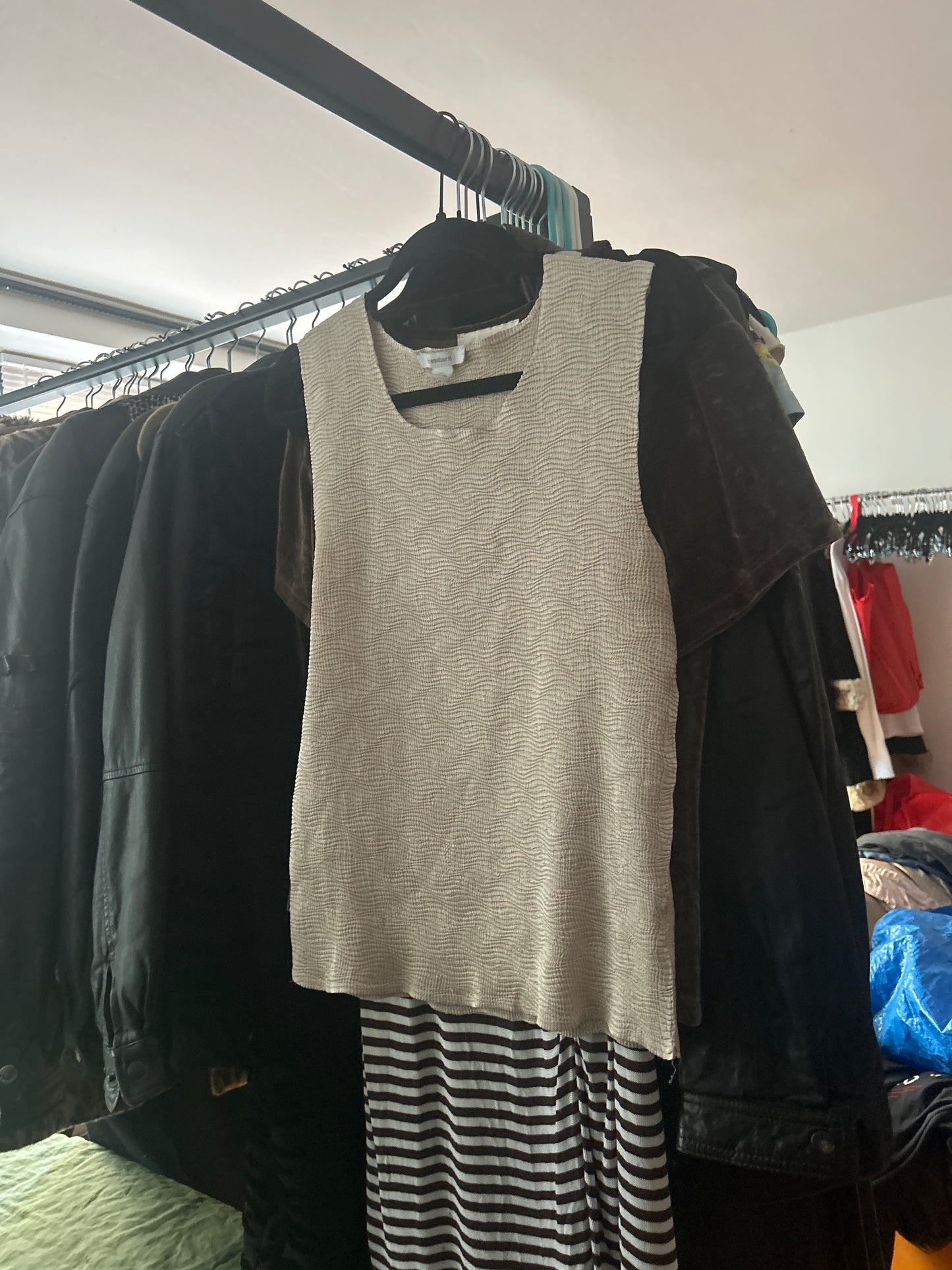 Dress barn wavy tank top