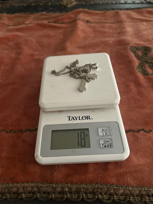 Silver cross necklace01509O