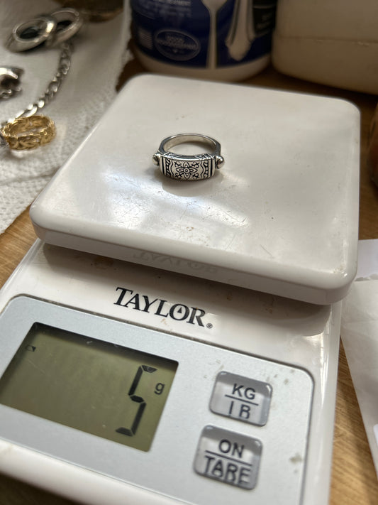 Engraved sterling silver ring 5g 01502K