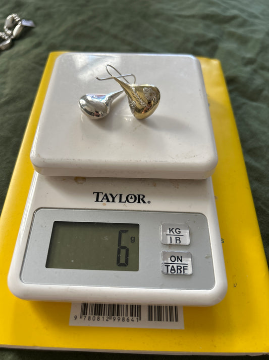 Floral engraved teardrop earrings 01506B