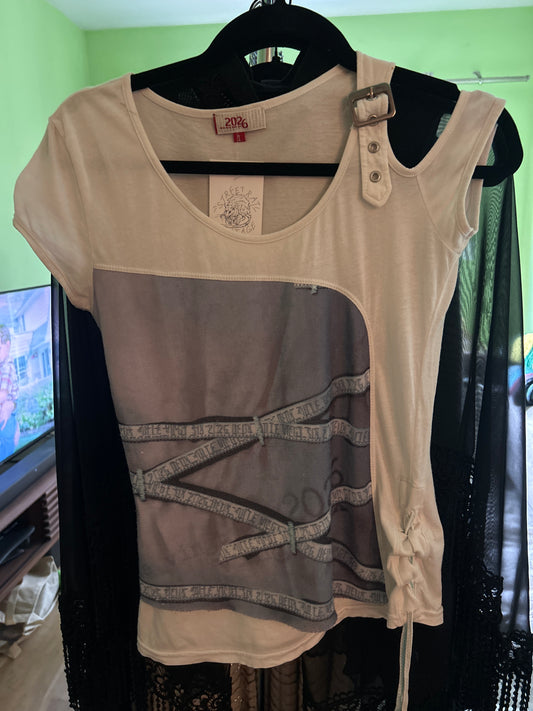 2026 buckle graphic top