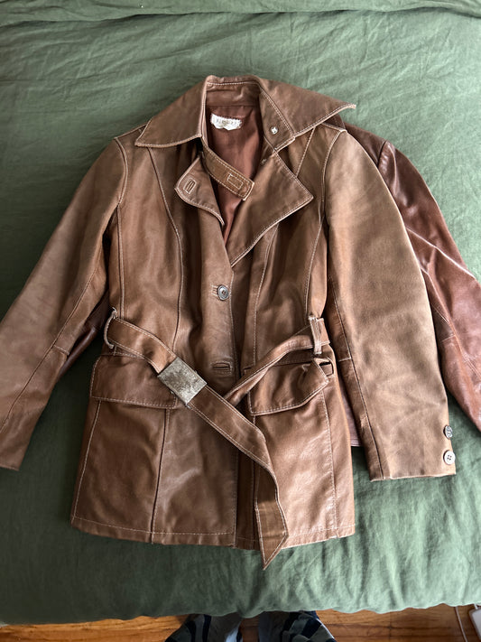 List brown leather trench with buckle