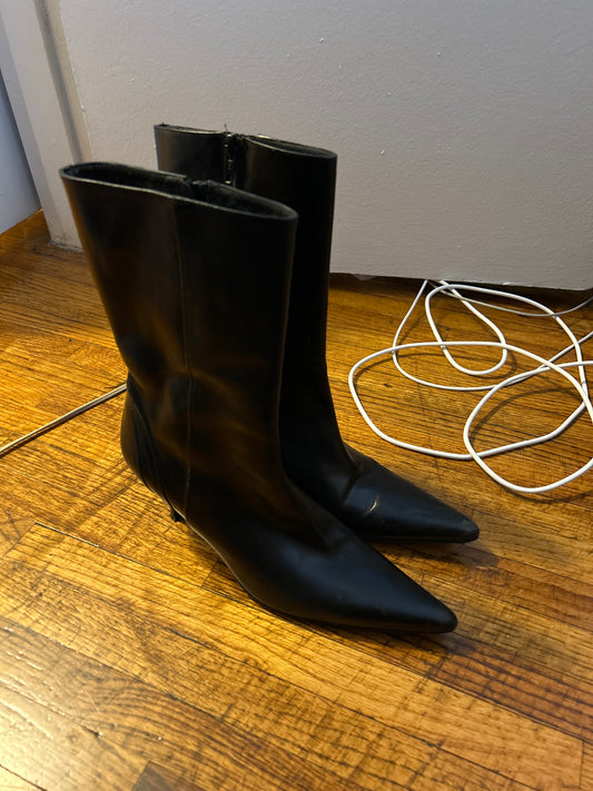 Black leather pointed toe boot