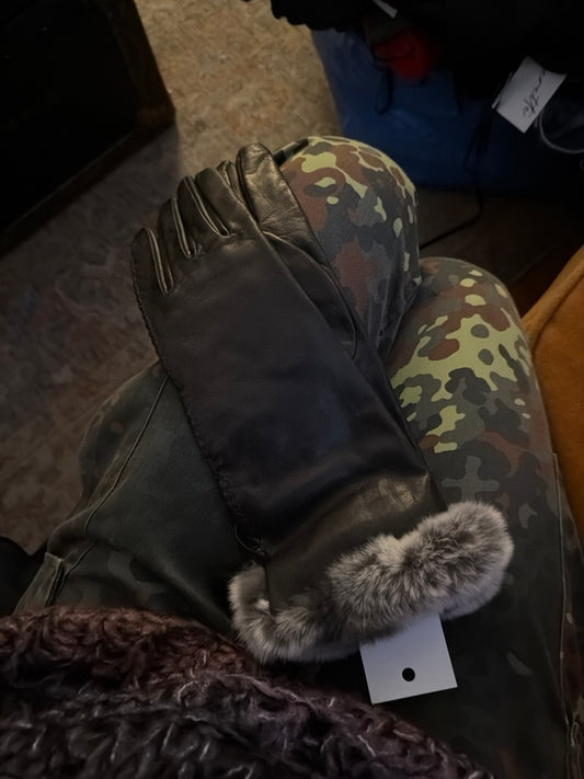 Leather gloves with silk/cashmere lining and fur trim