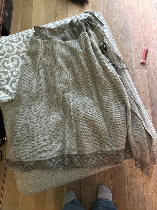 Grey knit skirt