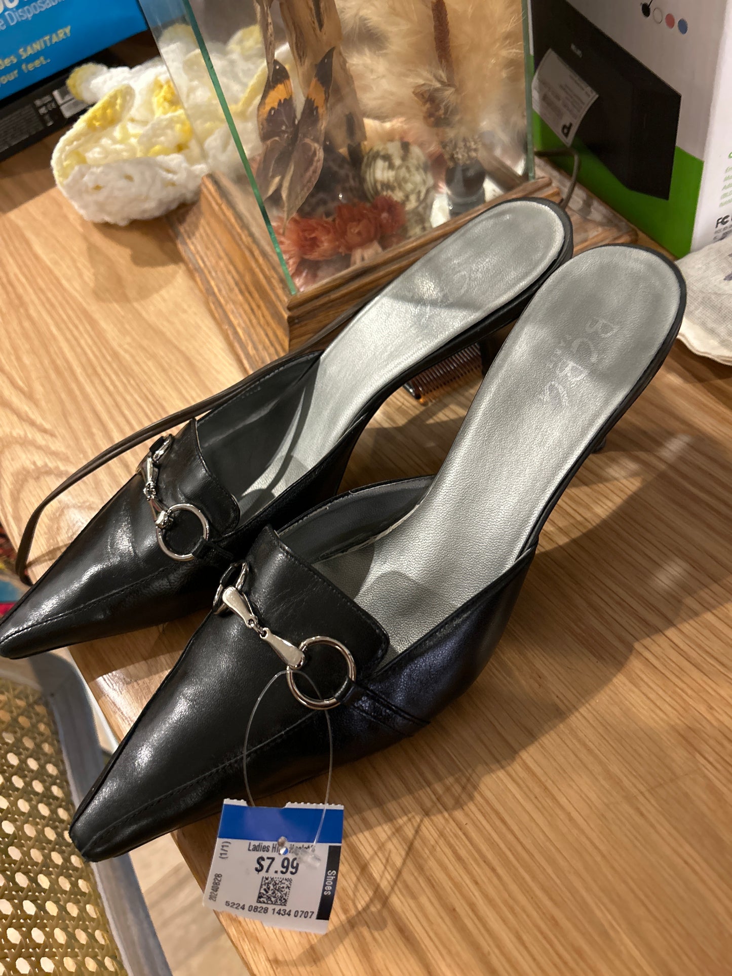 STREET RAT - BCBG kitten heel sz 8