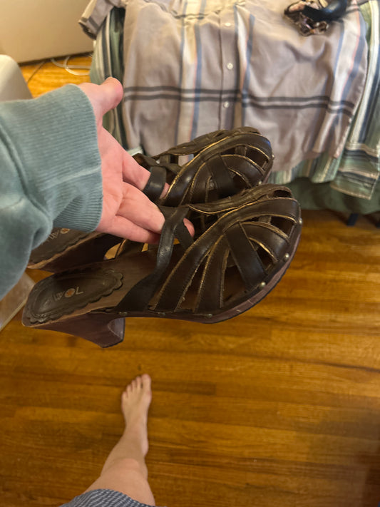 AWOL brown strappy clogs sz 8
