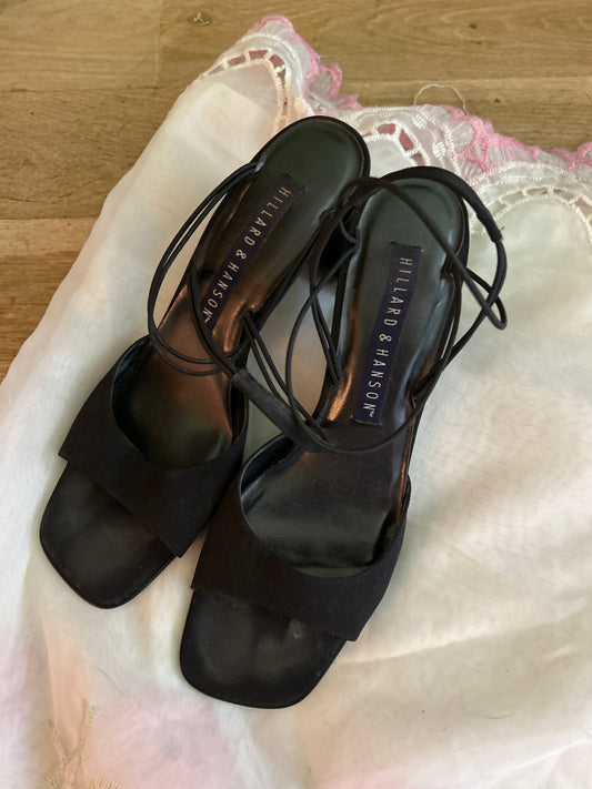 Black straps sandals hillard