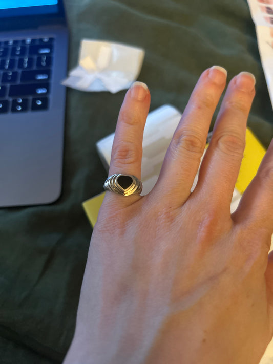Sterling and Onyx heart ring 015090