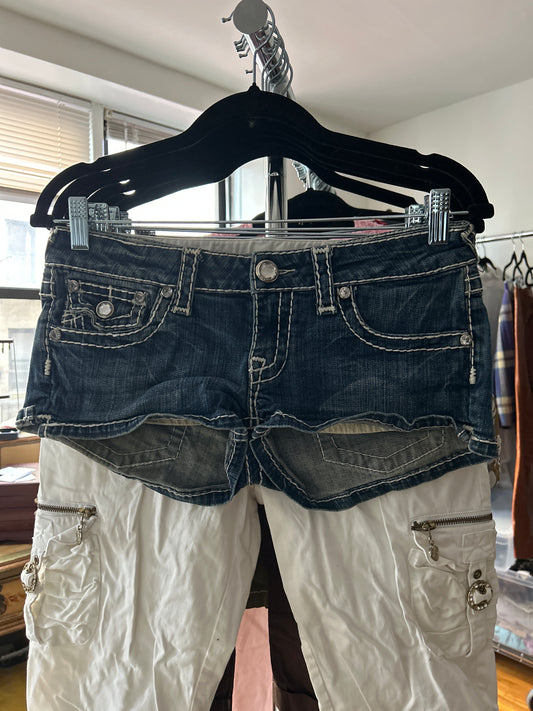 Blue denim white stitching short shorts