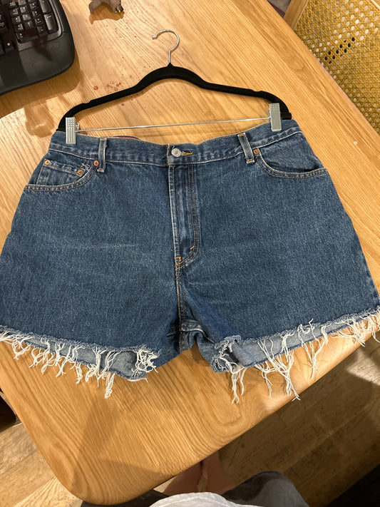 Levi's 550 cut off denim shorts