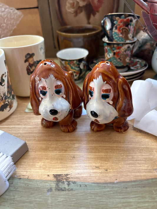 Bassett hounds salt & pepper shakers