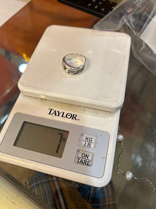 Oval cutout ring
