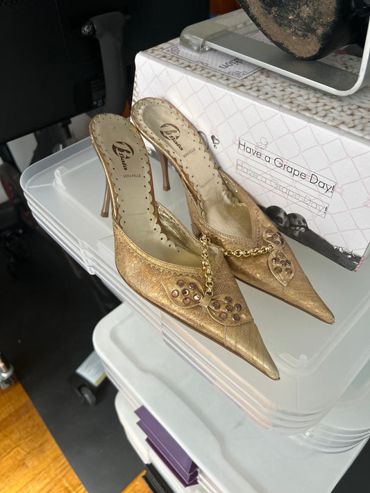 Bata gold heel with chain