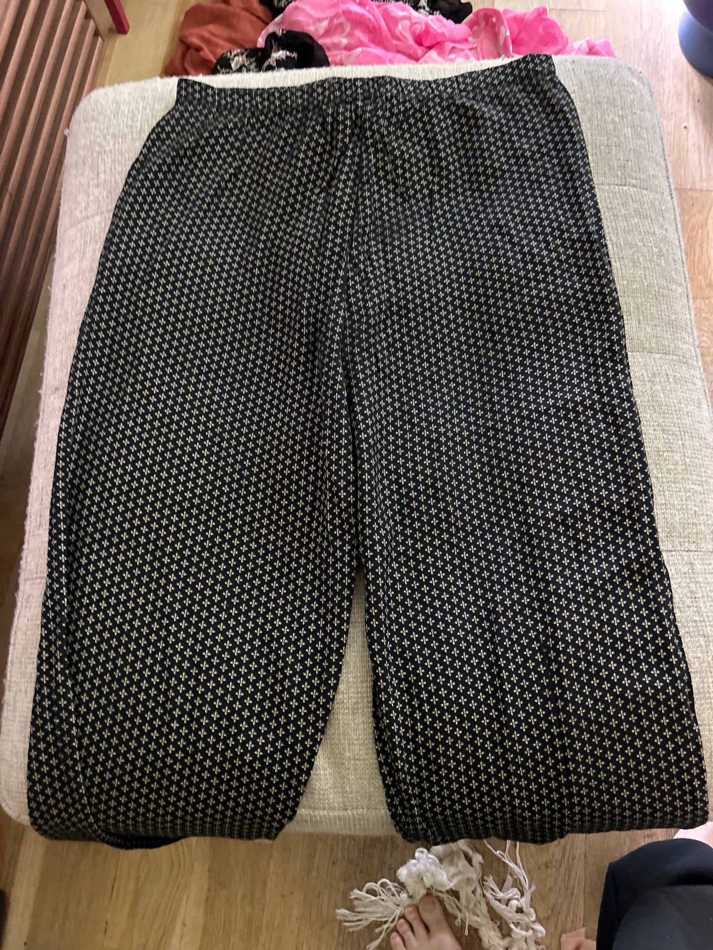 Wide leg black pants with cross pattern
