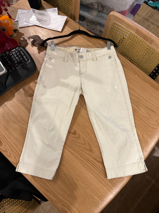 Y2K gap capris in ecru