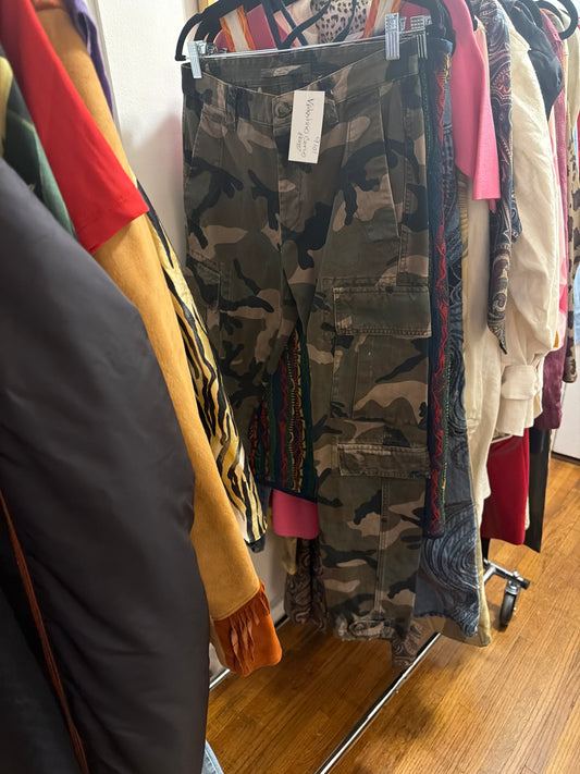 Valentino camo pants JM 26B￼
