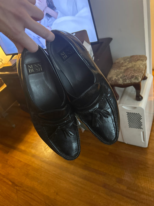 Nunn bush black tasseled loafers