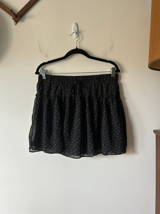 black/grey floral print mini skirt